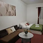 Nefrit Garni & Bar بيت ضيافة Česká Kamenice
