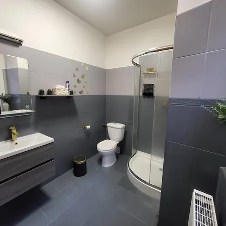 Nefrit Garni & Bar בית הארחה 3*