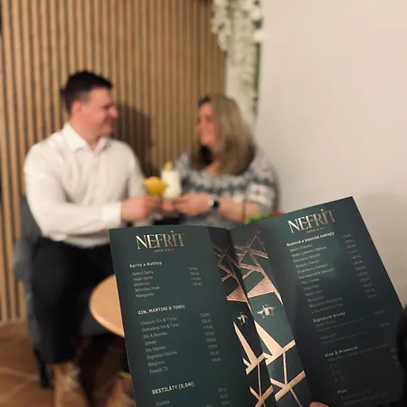 Nefrit Garni & Bar *