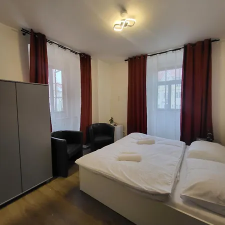 بيت ضيافة Nefrit Garni & Bar Česká Kamenice